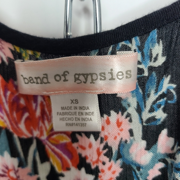 Band Of Gypsies Short Sleeve Top Shorts Scoop Romper Floral Black Red X-Small - Picture 12 of 12